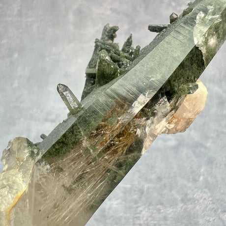 【ガネッシュヒマール産】クローライト&アクチノライトイン天然ヒマラヤ水晶/Ganesh Himal Chlorite&Actinorite in Himalayan Quartz