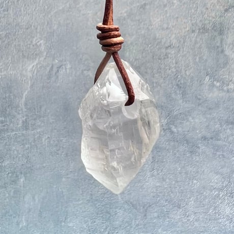 【カイラス産】天然ヒマラヤ水晶革紐付きペンダント⑦/Kailash Himalayan Quartz Pendant