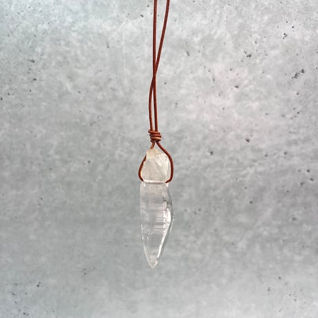 【ガネッシュヒマール産】天然ヒマラヤ水晶革紐付きペンダント①/GaneshHimal Limonite in Natural Pendant