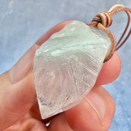 【カイラス産】天然ヒマラヤ水晶革紐付きペンダント⑤/Kailash Himalayan Quartz Pendant