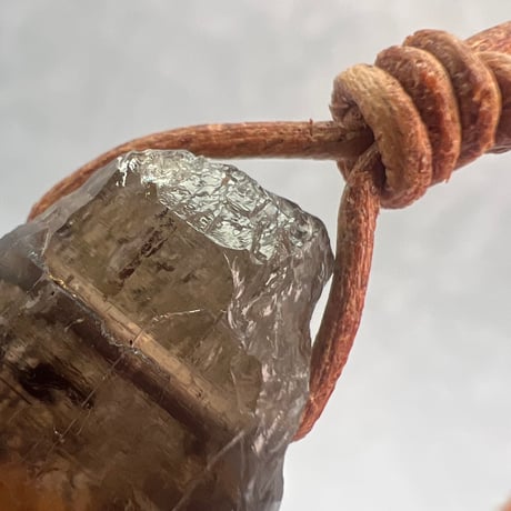 【ガウリシャンカール産】天然ヒマラヤスモーキークォーツ革紐ペンダント⑥/GauriShankar Himalayan Smoky Quartz Pendant