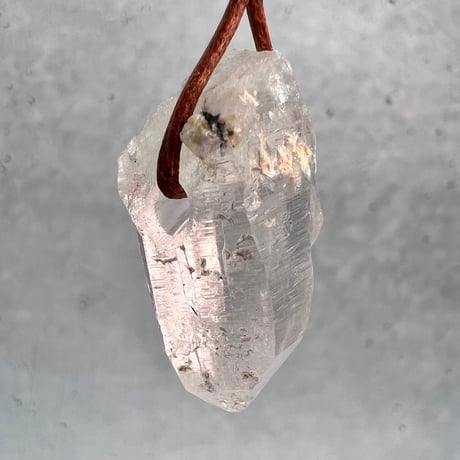 【カイラス産】天然ヒマラヤ水晶革紐付きペンダント⑨/Kailash Himalayan Quartz Pendant