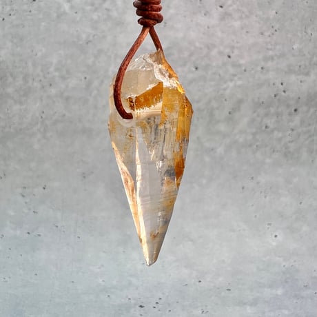 【ガネッシュヒマール産】リモナイトイン天然ヒマラヤ水晶革紐付きペンダント②/GaneshHimal Limonite in Natural Pendant