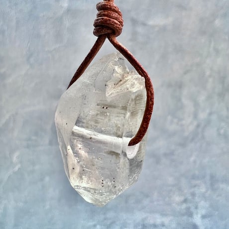 【カイラス産】天然ヒマラヤ水晶革紐付きペンダント⑥/Kailash Himalayan Quartz Pendant