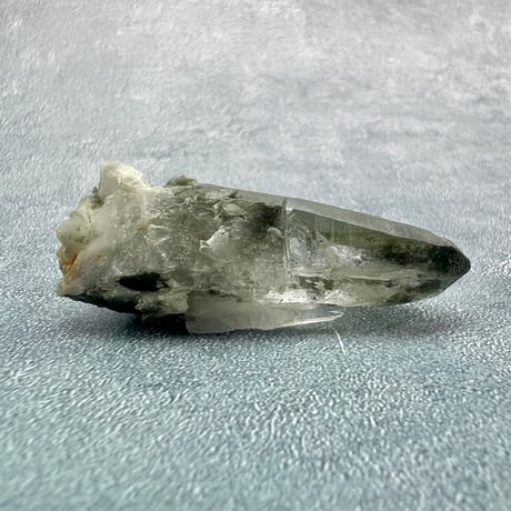 【ガネッシュヒマール産】クローライトイン天然ヒマラヤ水晶/GaneshHimal Chlorite&Albite in Himalayan Quartz