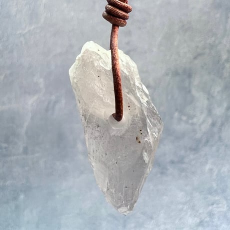 【カイラス産】天然ヒマラヤ水晶革紐付きペンダント⑨/Kailash Himalayan Quartz Pendant