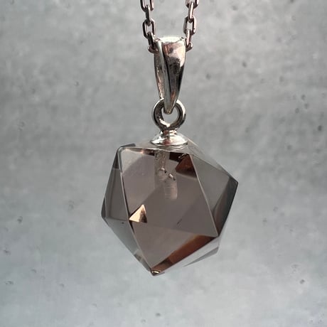 【ガウリシャンカール産】天然ヒマラヤ水晶"手磨き加工"イコサヘドロン"ペンダントトップ②/GauriShankar Himalayan Quartz "Icosahedron"Pendant Top