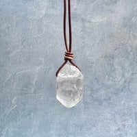 【カイラス産】天然ヒマラヤ水晶革紐付きペンダント⑦/Kailash Himalayan Quartz Pendant