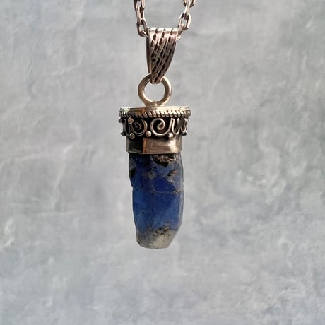 ネパール🇳🇵サンクワサバ産【天然ヒマラヤサファイア】ペンダントトップ/Nepal Sankhuwasabha Himalayan Sapphire Pendant Top