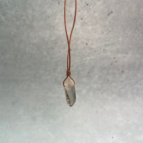【ガウリシャンカール産】天然ヒマラヤスモーキークォーツ革紐ペンダント⑦/GauriShankar Himalayan Smoky Quartz Pendant