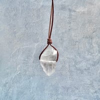 【カイラス産】天然ヒマラヤ水晶革紐付きペンダント⑥/Kailash Himalayan Quartz Pendant