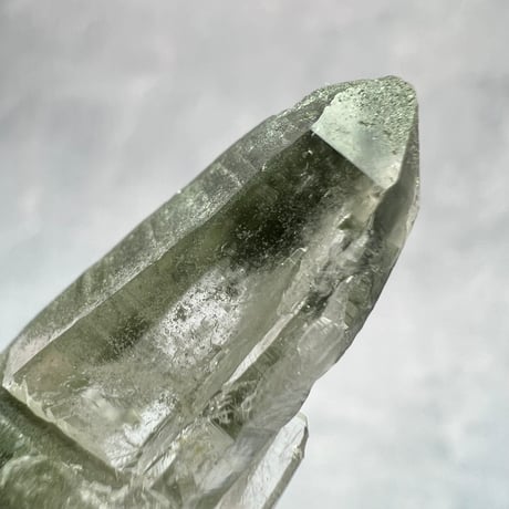 【ガネッシュヒマール産】クローライトイン天然ヒマラヤ水晶/GaneshHimal Chlorite&Albite in Himalayan Quartz