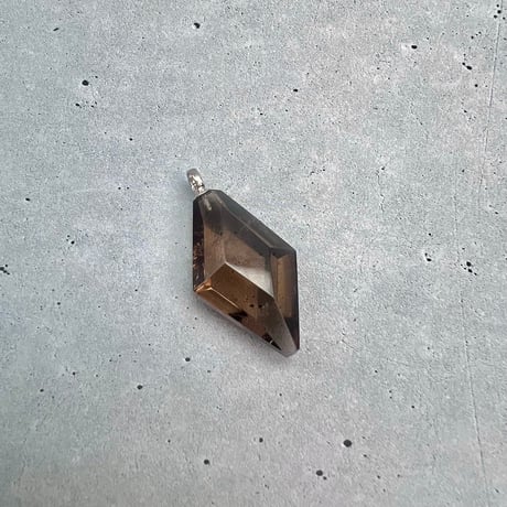 【ガウリシャンカール産】天然ヒマラヤスモーキークォーツ ファセットカットペンダントトップ/GauriShankar Smoky Quartz Facet Cut Pendant Top