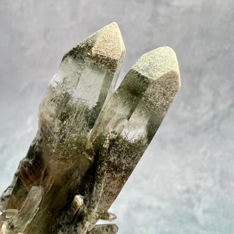 【ガネッシュヒマール産】クローライト&アクチノライトイン天然ヒマラヤ水晶/Ganesh Himal Chlorite&Actinorite in Himalayan Quartz