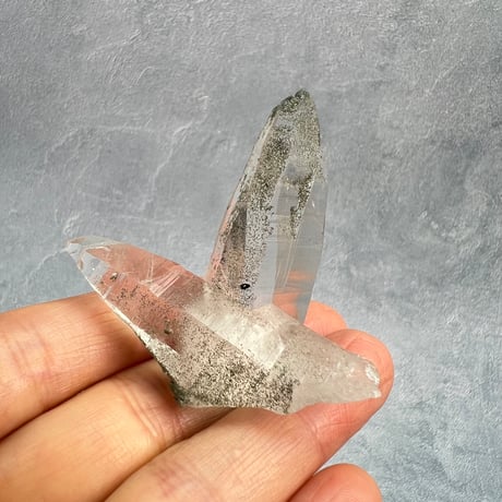 【ガネッシュヒマール産】クローライトイン天然ヒマラヤ水晶/GaneshHimal Chlorite&Albite in Himalayan Quartz