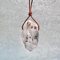 【カイラス産】天然ヒマラヤ水晶革紐付きペンダント⑤/Kailash Himalayan Quartz Pendant