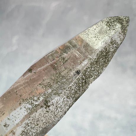 【ガネッシュヒマール産】クローライトイン天然ヒマラヤ水晶/GaneshHimal Chlorite&Albite in Himalayan Quartz