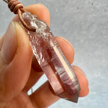 【ガウリシャンカール産】天然ヒマラヤスモーキークォーツ革紐ペンダント⑨/GauriShankar Himalayan Smoky Quartz Pendant
