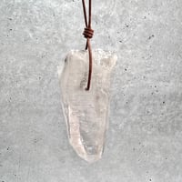 【カイラス産】天然ヒマラヤ水晶革紐付きペンダント⑥/Kailash Himalayan Quartz Pendant