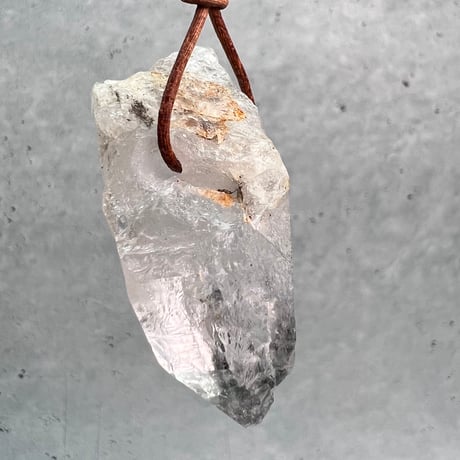 【カイラス産】天然ヒマラヤ水晶革紐付きペンダント⑦/Kailash Himalayan Quartz Pendant