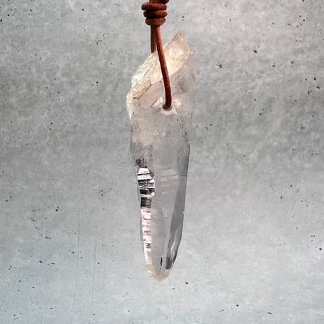 【ガネッシュヒマール産】天然ヒマラヤ水晶革紐付きペンダント①/GaneshHimal Limonite in Natural Pendant