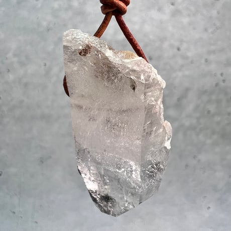 【カイラス産】天然ヒマラヤ水晶革紐付きペンダント⑦/Kailash Himalayan Quartz Pendant