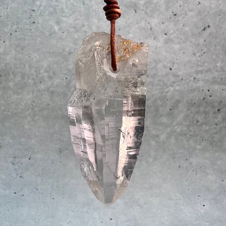 【ガネッシュヒマール産】天然ヒマラヤ水晶革紐付きペンダント④/GaneshHimal Limonite in Natural Pendant