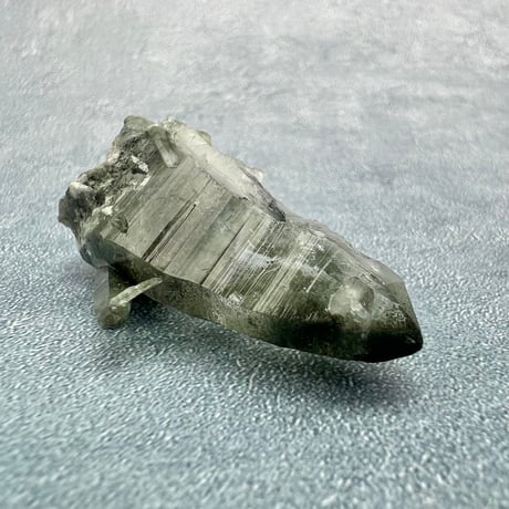 【ガネッシュヒマール産】クローライトイン天然ヒマラヤ水晶/GaneshHimal Chlorite&Albite in Himalayan Quartz