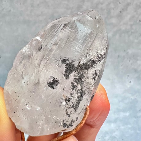 【カイラス産】天然ヒマラヤ水晶革紐付きペンダント⑤/Kailash Himalayan Quartz Pendant