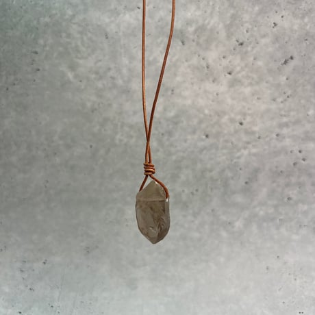 【ガウリシャンカール産】天然ヒマラヤスモーキークォーツ革紐ペンダント③/GauriShankar Himalayan Smoky Quartz Pendant