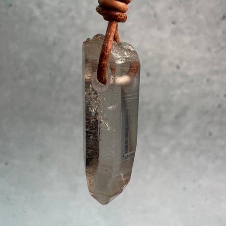 【ガウリシャンカール産】天然ヒマラヤスモーキークォーツ革紐ペンダント⑧/GauriShankar Himalayan Smoky Quartz Pendant