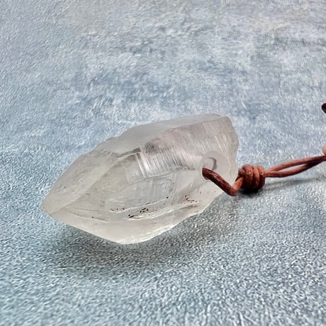 【カイラス産】天然ヒマラヤ水晶革紐付きペンダント③/Kailash Himalayan Quartz Pendant