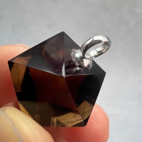 【ガウリシャンカール産】天然ヒマラヤ水晶"手磨き加工"イコサヘドロン"ペンダントトップ③/GauriShankar Himalayan Quartz "Icosahedron"Pendant Top