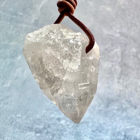 【カイラス産】天然ヒマラヤ水晶革紐付きペンダント④/Kailash Himalayan Quartz Pendant