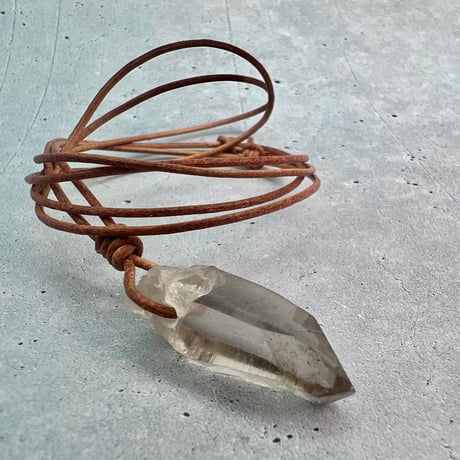 【ガウリシャンカール産】天然ヒマラヤスモーキークォーツ革紐ペンダント⑦/GauriShankar Himalayan Smoky Quartz Pendant