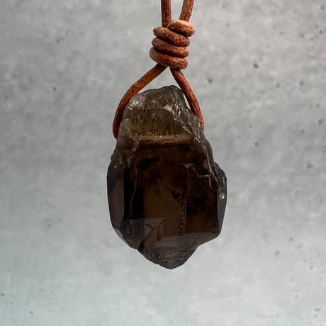 【ガウリシャンカール産】天然ヒマラヤスモーキークォーツ革紐ペンダント⑥/GauriShankar Himalayan Smoky Quartz Pendant