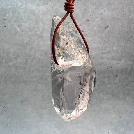 【ガネッシュヒマール産】天然ヒマラヤ水晶革紐付きペンダント③/GaneshHimal Limonite in Natural Pendant