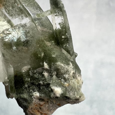 【ガネッシュヒマール産】クローライトイン天然ヒマラヤ水晶/GaneshHimal Chlorite&Albite in Himalayan Quartz
