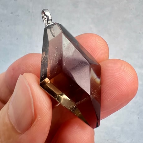 【ガウリシャンカール産】天然ヒマラヤスモーキークォーツ ファセットカットペンダントトップ/GauriShankar Smoky Quartz Facet Cut Pendant Top