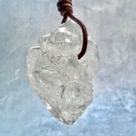 【カイラス産】天然ヒマラヤ水晶革紐付きペンダント②/Kailash Himalayan Quartz Pendant