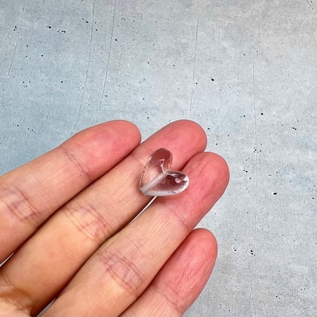 【ガネッシュヒマール産】天然ヒマラヤ水晶"手磨き加工"ハートビーズ①/Ganesh Himal Himalayan Quartz Heart Beads