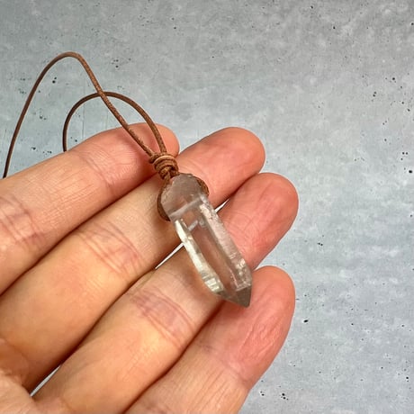 【ガウリシャンカール産】天然ヒマラヤスモーキークォーツ革紐ペンダント⑧/GauriShankar Himalayan Smoky Quartz Pendant