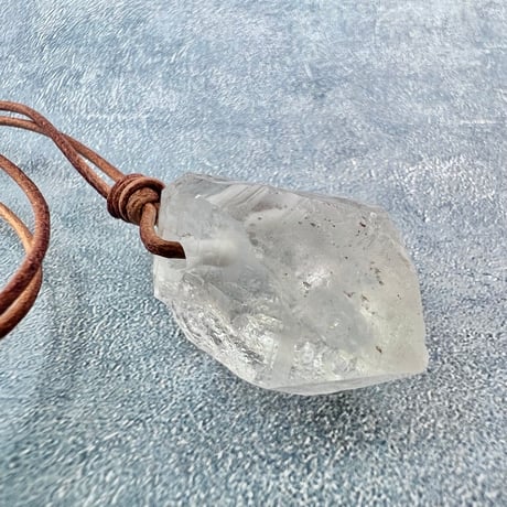 【カイラス産】天然ヒマラヤ水晶革紐付きペンダント⑦/Kailash Himalayan Quartz Pendant