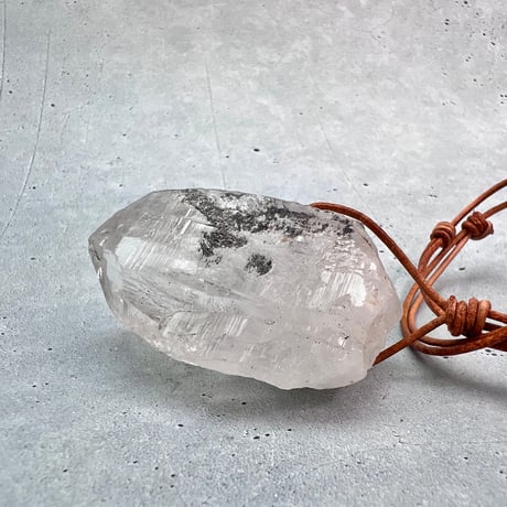 【カイラス産】天然ヒマラヤ水晶革紐付きペンダント⑤/Kailash Himalayan Quartz Pendant