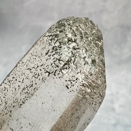 【ガネッシュヒマール産】クローライト イン ヒマラヤ水晶/GaneshHimal Chlorite&Albite in Himalayan Quartz