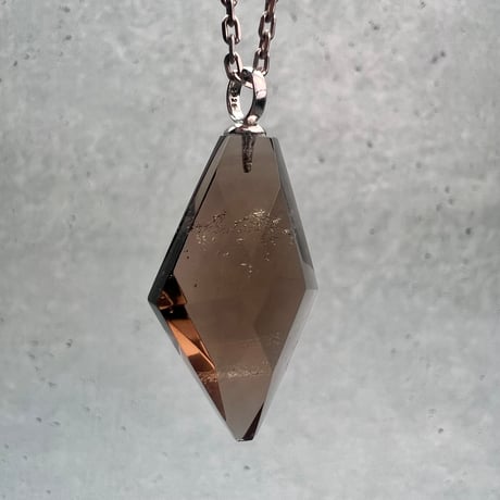 【ガウリシャンカール産】天然ヒマラヤスモーキークォーツ ファセットカットペンダントトップ/GauriShankar Smoky Quartz Facet Cut Pendant Top