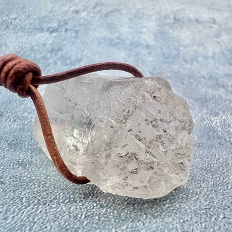 【カイラス産】天然ヒマラヤ水晶革紐付きペンダント③/Kailash Himalayan Quartz Pendant