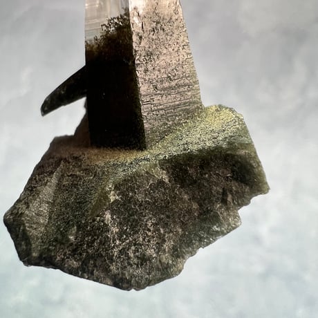 【ガネッシュヒマール産】クローライトイン天然ヒマラヤ水晶/GaneshHimal Chlorite&Albite in Himalayan Quartz