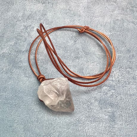 【カイラス産】天然ヒマラヤ水晶革紐付きペンダント④/Kailash Himalayan Quartz Pendant