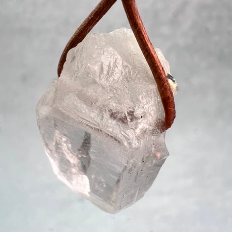 【カイラス産】天然ヒマラヤ水晶革紐付きペンダント⑨/Kailash Himalayan Quartz Pendant